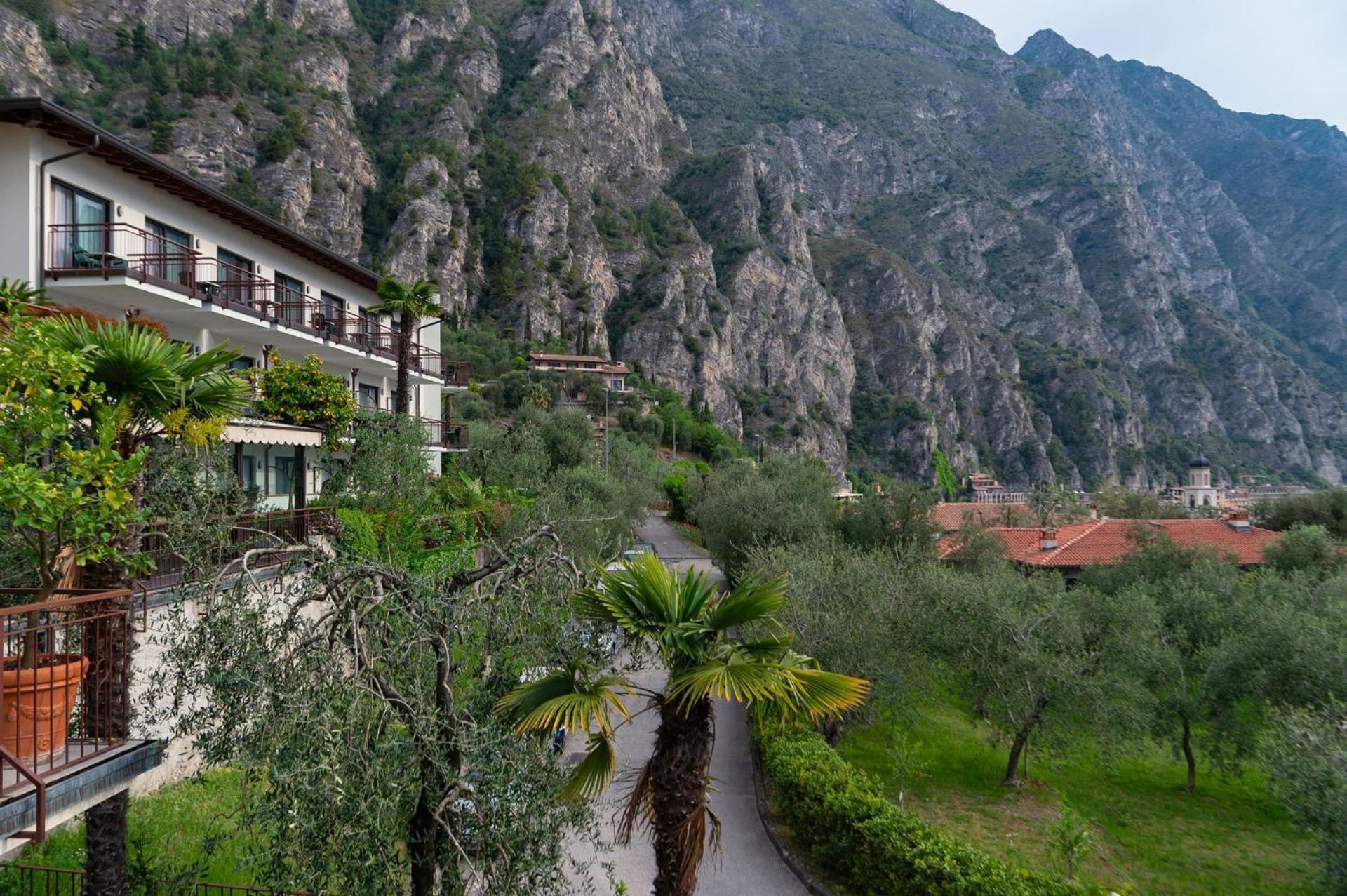 Hotel Ilma Lake Garda Resort リモーネ・スル・ガルダ エクステリア 写真