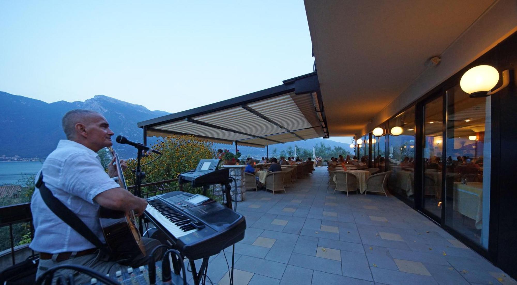 Hotel Ilma Lake Garda Resort リモーネ・スル・ガルダ エクステリア 写真