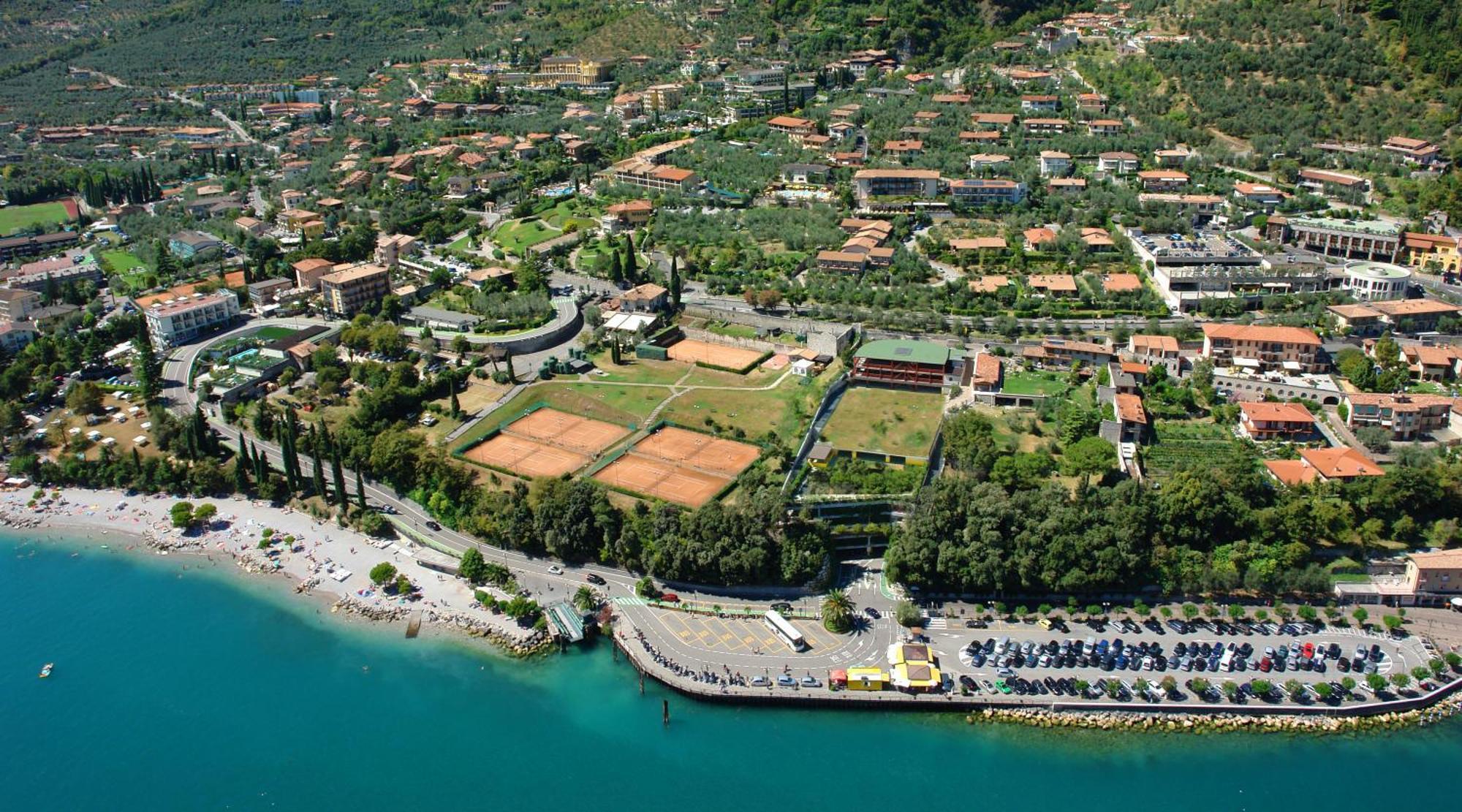 Hotel Ilma Lake Garda Resort リモーネ・スル・ガルダ エクステリア 写真