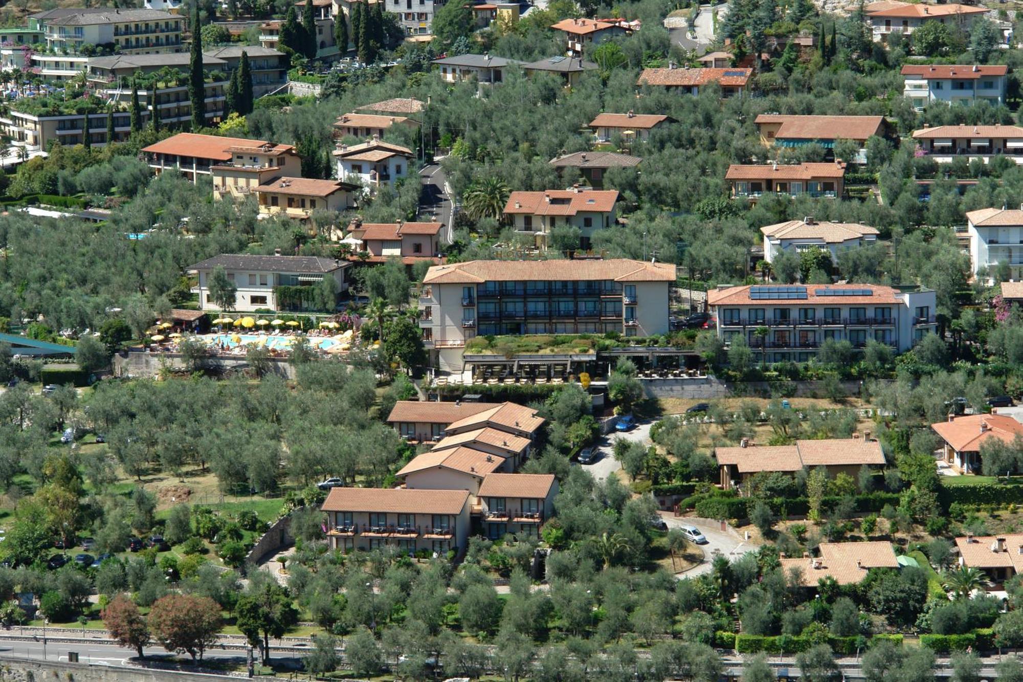 Hotel Ilma Lake Garda Resort リモーネ・スル・ガルダ エクステリア 写真