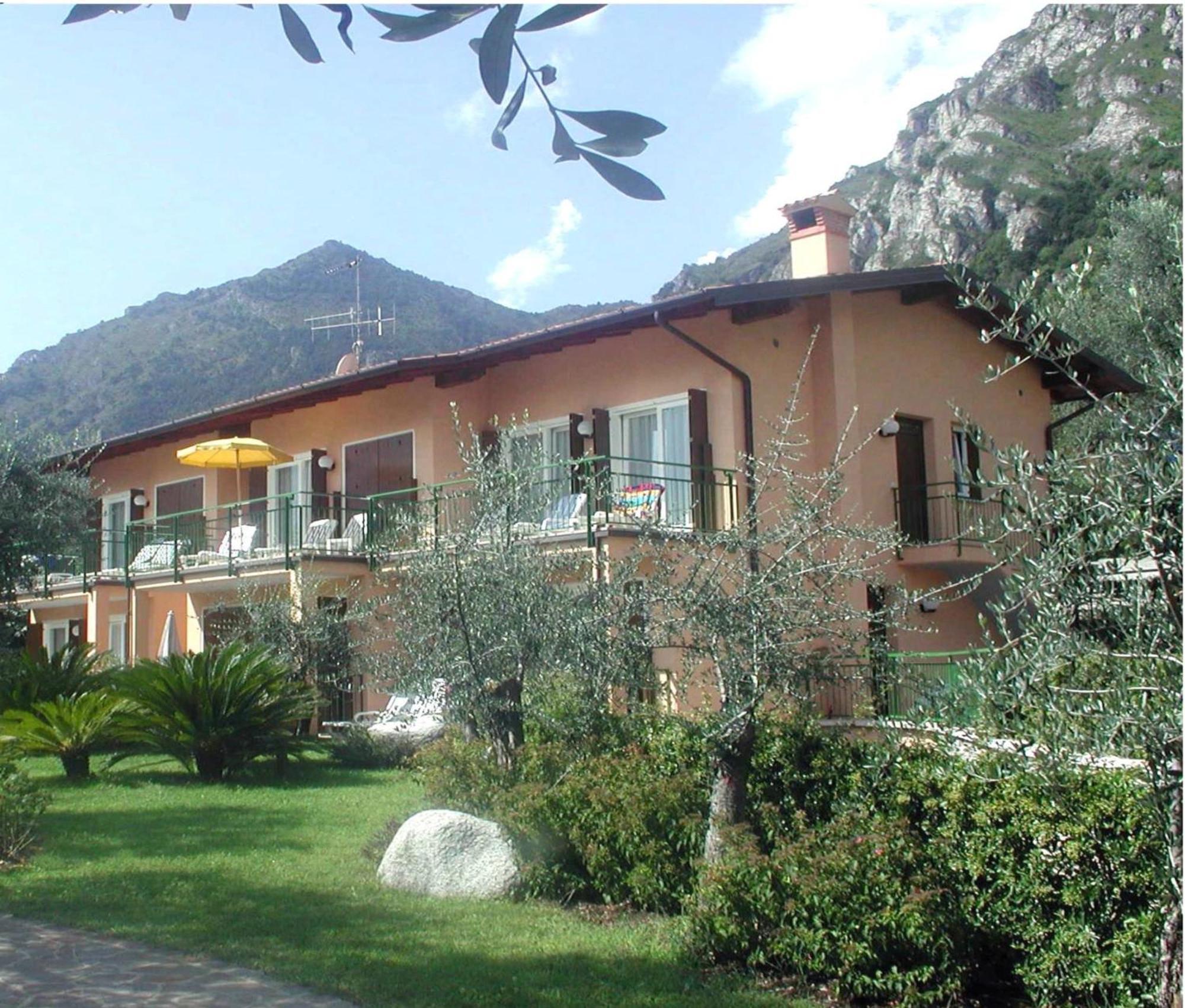 Hotel Ilma Lake Garda Resort リモーネ・スル・ガルダ エクステリア 写真