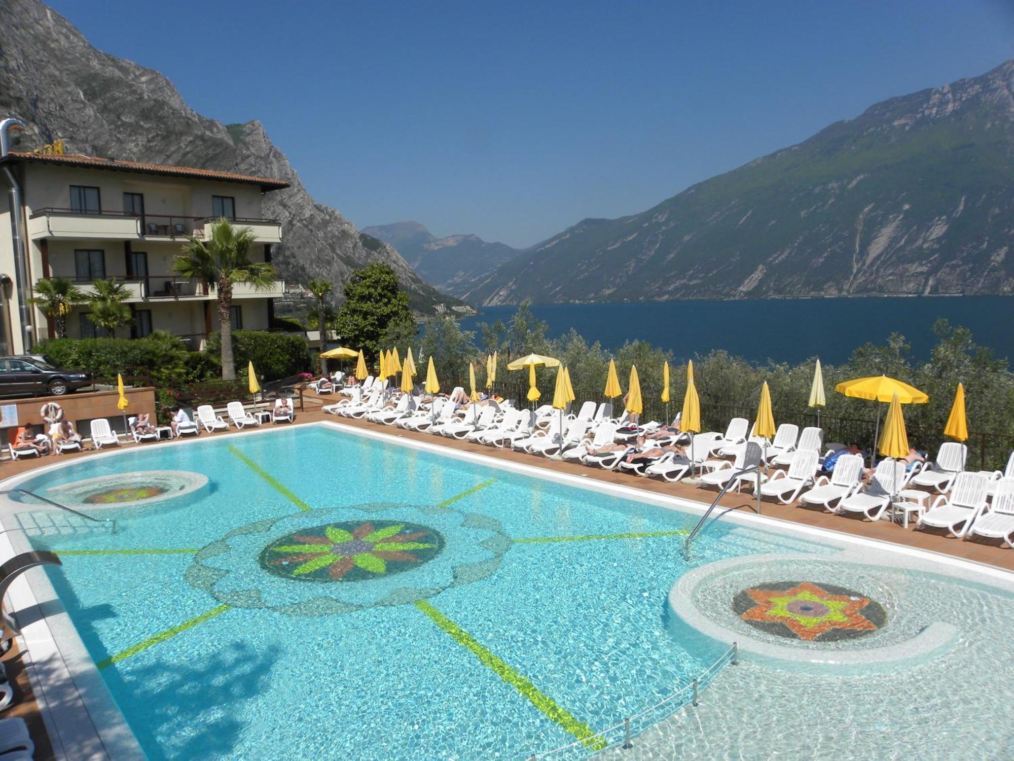 Hotel Ilma Lake Garda Resort リモーネ・スル・ガルダ エクステリア 写真