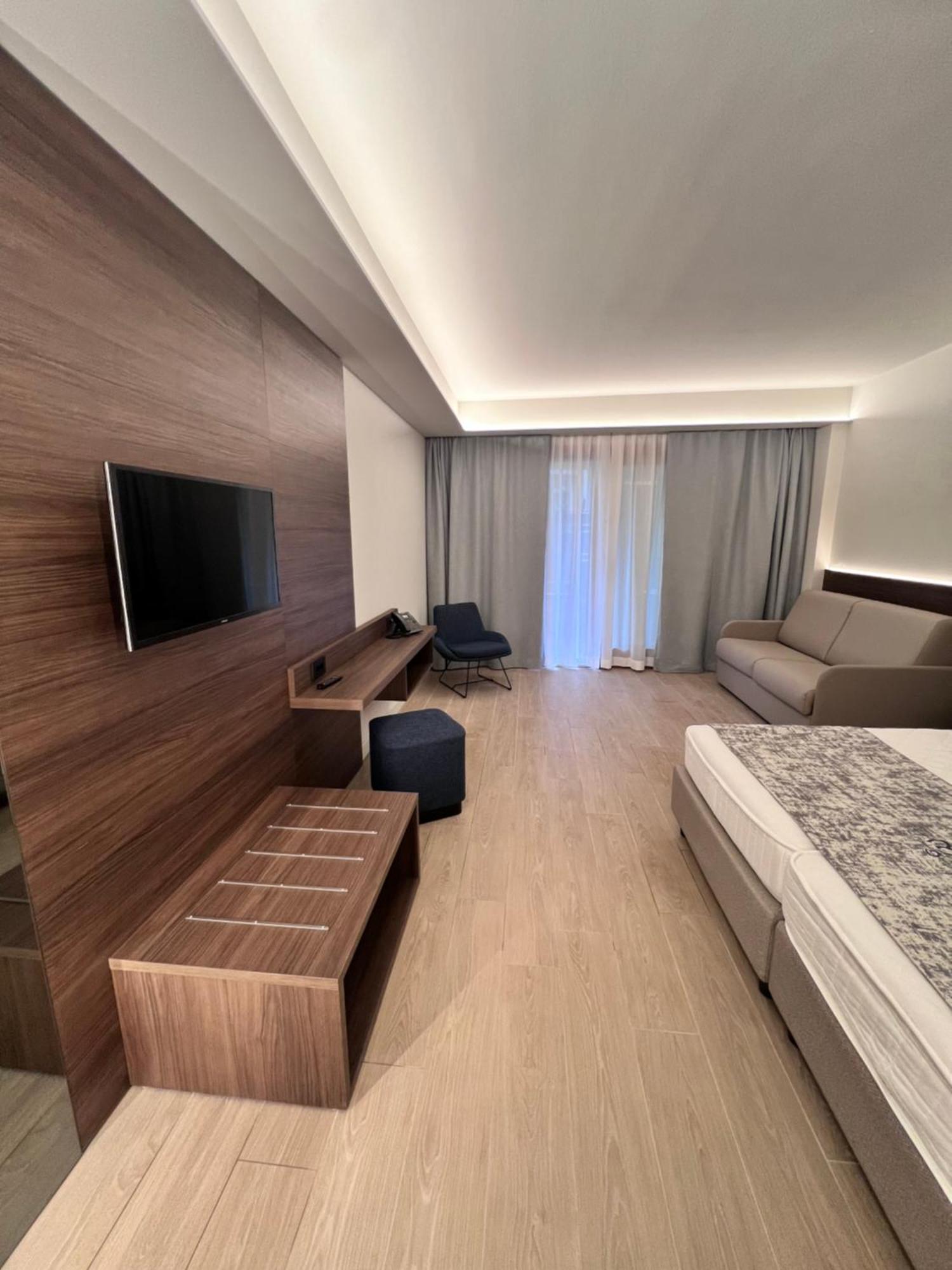 Hotel Ilma Lake Garda Resort リモーネ・スル・ガルダ エクステリア 写真