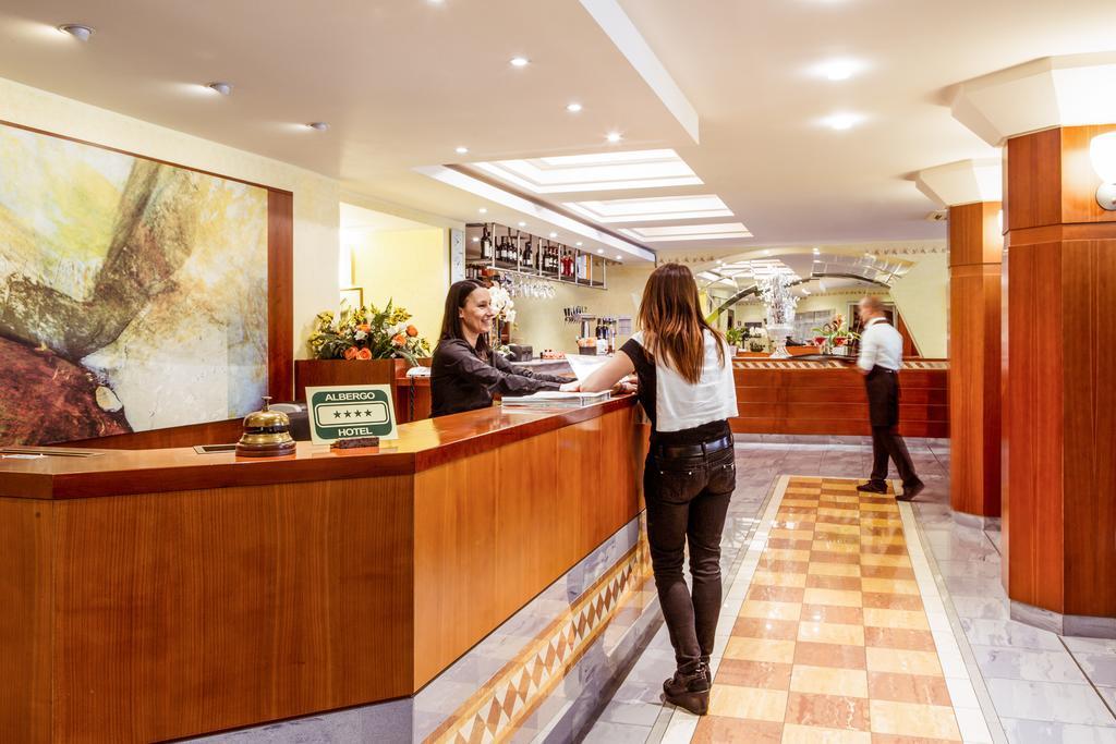 Hotel Ilma Lake Garda Resort リモーネ・スル・ガルダ エクステリア 写真