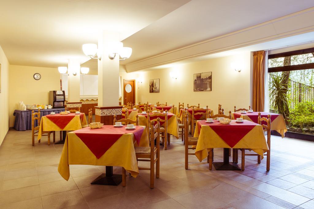 Hotel Ilma Lake Garda Resort リモーネ・スル・ガルダ エクステリア 写真