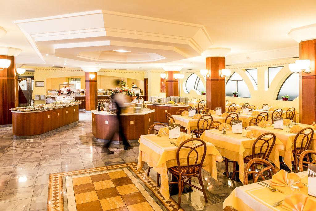 Hotel Ilma Lake Garda Resort リモーネ・スル・ガルダ エクステリア 写真