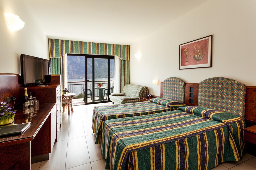 Hotel Ilma Lake Garda Resort リモーネ・スル・ガルダ エクステリア 写真