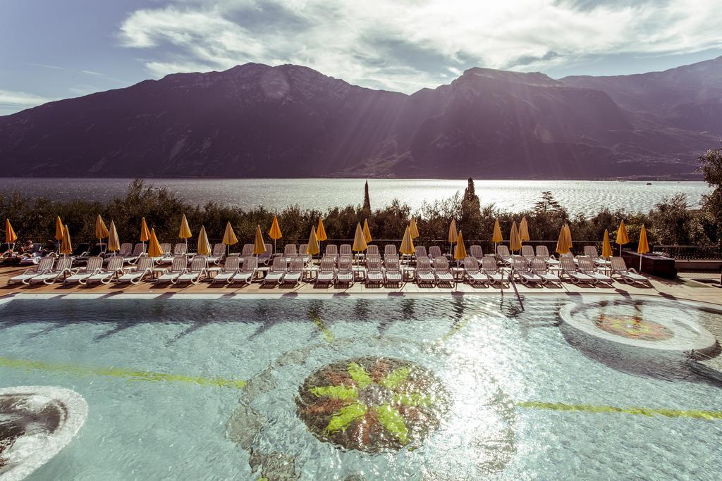 Hotel Ilma Lake Garda Resort リモーネ・スル・ガルダ エクステリア 写真